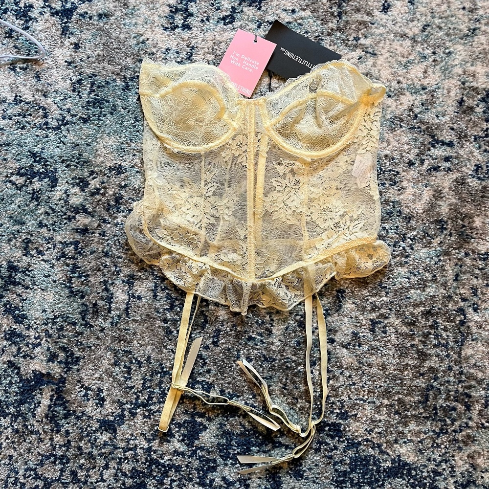 NWT Pretty Little Thing CREAM LACE STRUCTURED STIRRUP DETAIL CORSET SZ M UK10